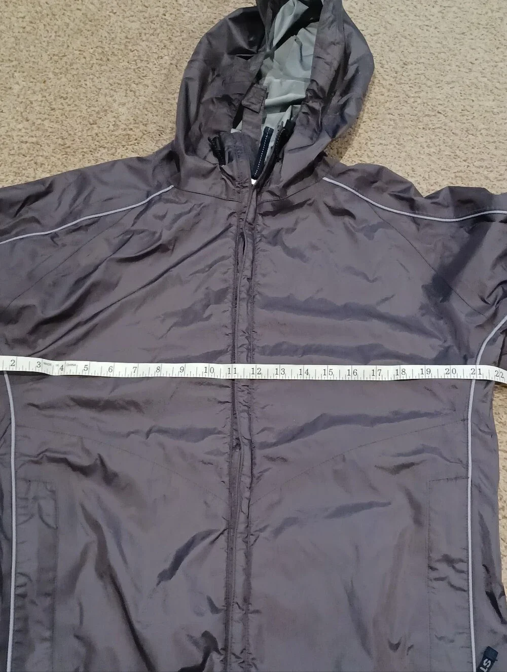 Kelty Full Zip Windbreaker Rain Jacket W/ Vents & Stoe Away Hood Size M